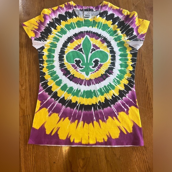 Mardi Gras Fleur de Lis ladies tee. Purple green and gold. Medium.Good condition - Picture 8 of 9